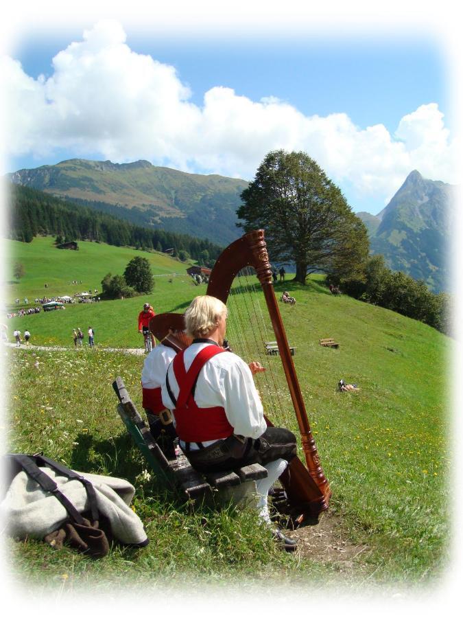 Ferienwohnungen Kroll - Appartements Viktoria Und Landhaus Maria Mayrhofen Dış mekan fotoğraf